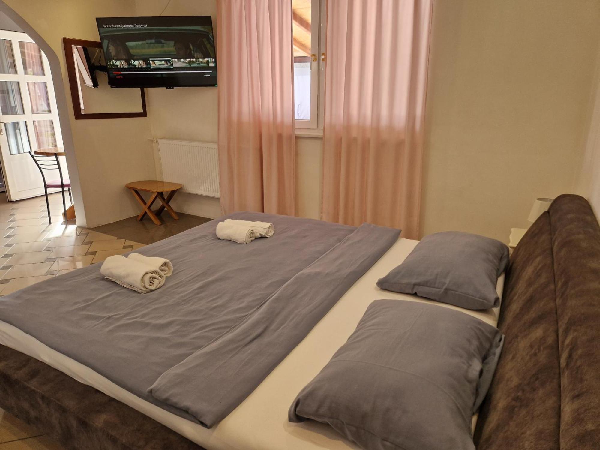 Studio Apartman Grguric Karlovac Exteriör bild